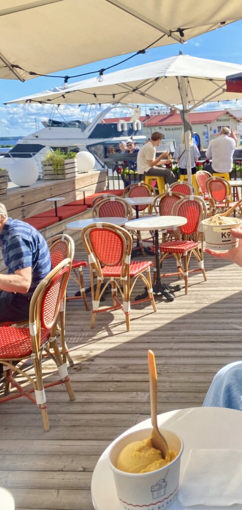 En svalkande glassfika i soliga västerås
